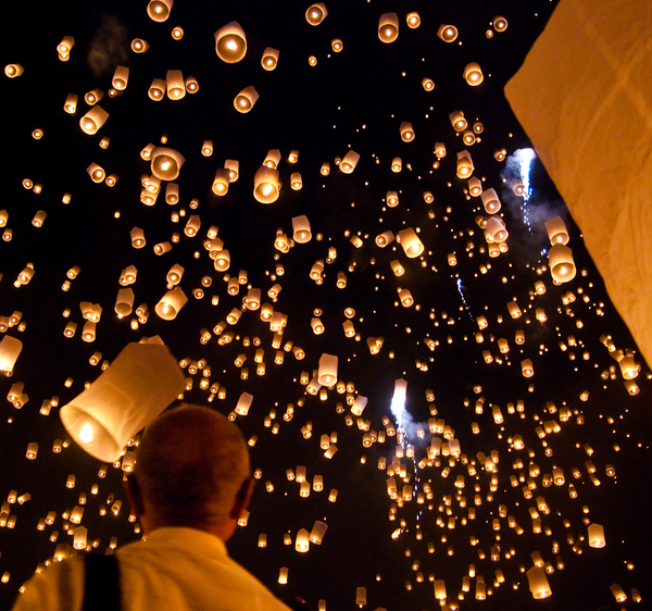 Verfügbarkeiten in Echtzeit aktualisieren Realtime Updates und die Vergänglichkeit der Verfügbarkeit - gut dargestellt durch die Wünsche die man in die Laternen packt beim Sky Lantern Festival (yi peng festival) in Chiang Mai #realtime