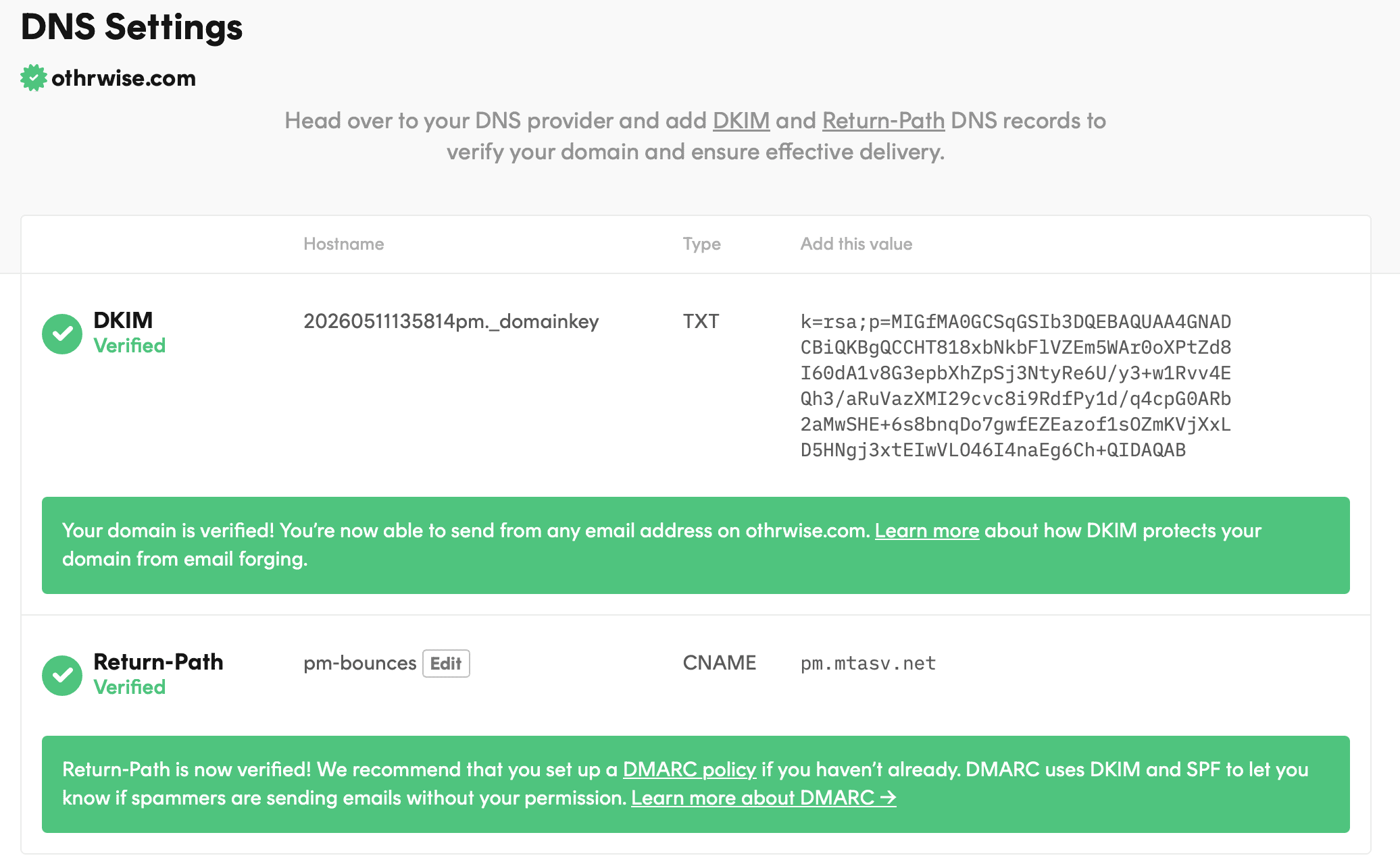 Postmark DNS Settings mit grünen Verified-Badges für DKIM und Return-Path und Bestätigungsmeldung für die verifizierte Domain